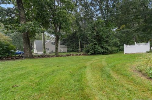 31 Monticello Dr, East Lyme CT  06333-1230 exterior