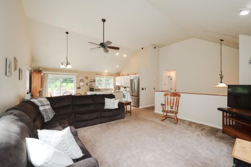 100 Mount Delight Rd, Deerfield NH  03037-1318 exterior