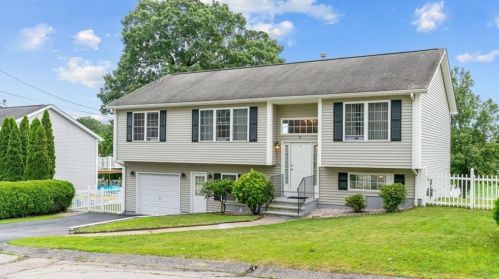 25 Ricci Dr, North Providence RI  02911-2417 exterior