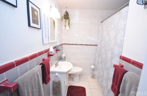 317 New Durham Rd, Piscataway NJ  08854-5311 exterior