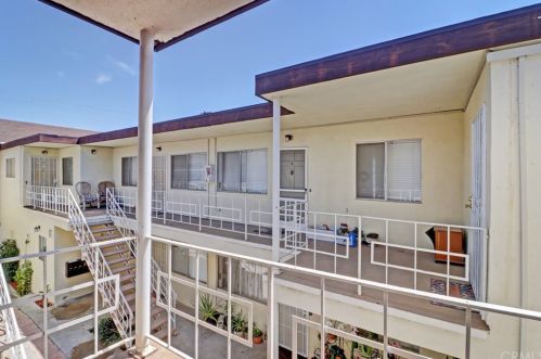 4212 10 St, Long Beach CA  90804-3906 exterior