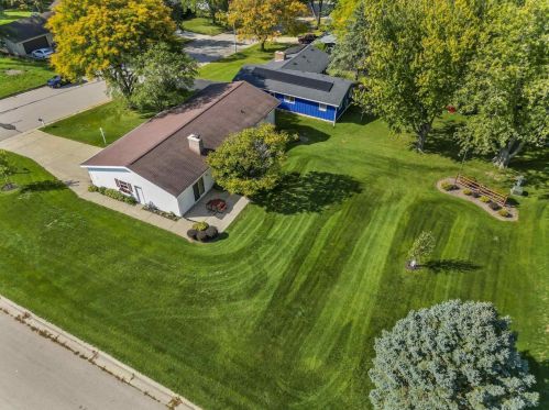 400 Blue View Dr, Mount Horeb, WI 53572-1704