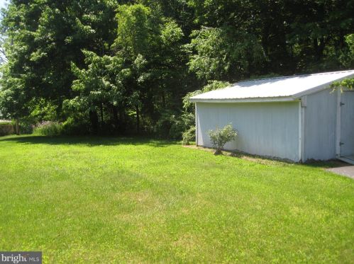 960 Mountain Rd, Siddonsburg PA  17019-9701 exterior