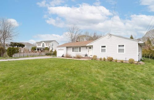 51 Central Ave, East Quogue, NY 11942-4114