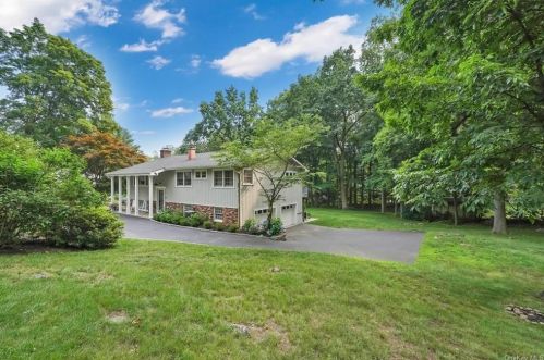 7 Peach Rd, Mahopac, NY 10541-5327