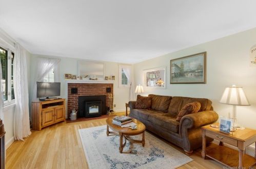 18 Janet Ave, Waterbury, CT 06716-1510