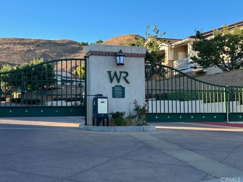469 Country Club Dr, Simi Valley, CA 93065-8391