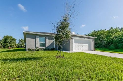 1133 Eleuthera Ave, Fort Pierce, FL 34953-5307