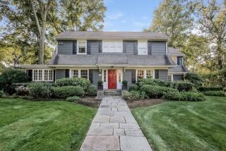 123 Stamford Ave, Stamford, CT 06902-8012