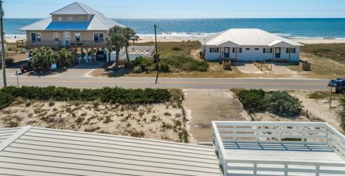 841 Gorrie Dr, Saint George Island FL  32328-2911 exterior