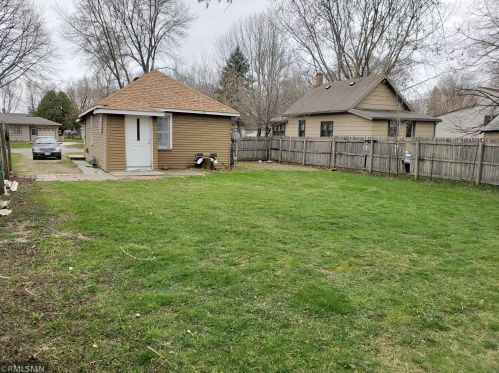 1011 Becker Ave, Willmar, MN 56201-3718