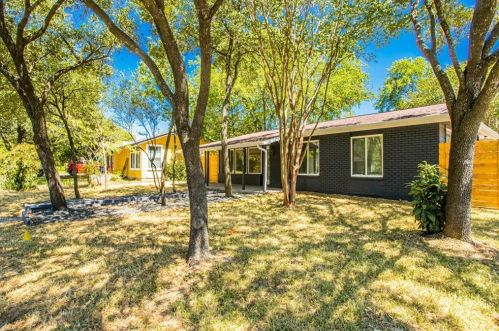 1614 Corona Dr, Austin TX  78723-2520 exterior