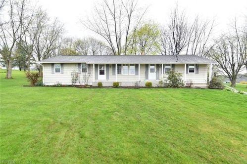 9285 Market Ave, Hartville, OH 44632-9442