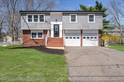 3 Widgeon Dr, Berkeley Township, NJ 08721-1917