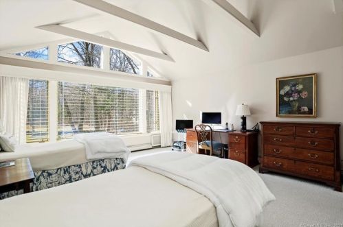 200 Mill Rd, New Canaan CT  06840-4310 exterior