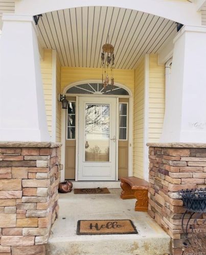 5 Cornwall Ln, Middletown NY  10940-5077 exterior