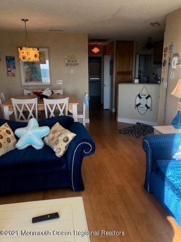 34 Dune Ter, Pelican Island, NJ 08751-1745