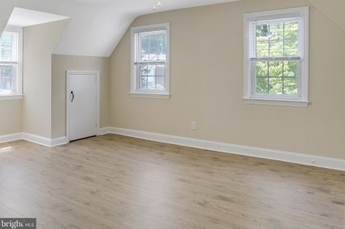 827 Woodsdale Rd, Wilmington DE  19809-2244 exterior
