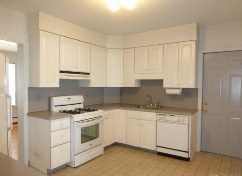 94 Sunnyside Ave, Waterbury CT  06708-3580 exterior