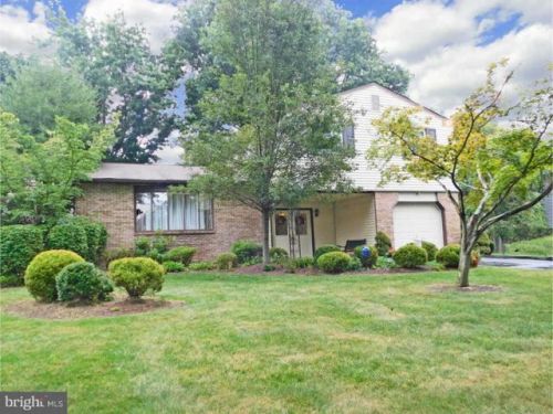 105 Georgianna Dr, Southampton, PA 18954-1340