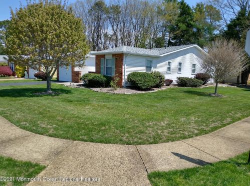 171 Courtshire Dr, Bricktown, NJ 08723-7139