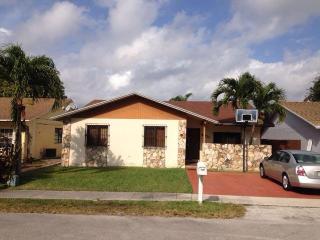 8921 69th St, Miami, FL 33173-2446