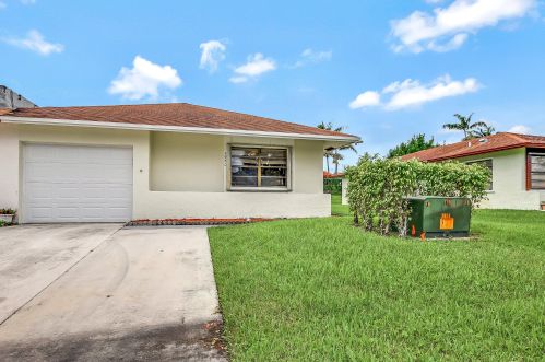 4950 Regina Ct, West Palm Beach, FL 33415-9165