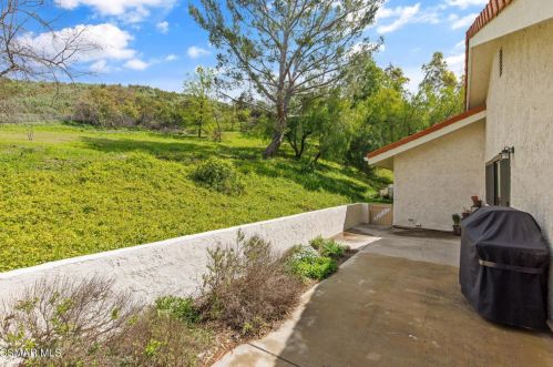 525 Dorado Ct, Calabasas CA  91377-3850 exterior