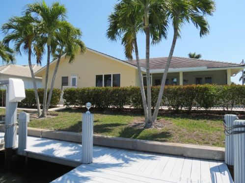 910 Beaver Ct, Marco Island, FL 34145-3503