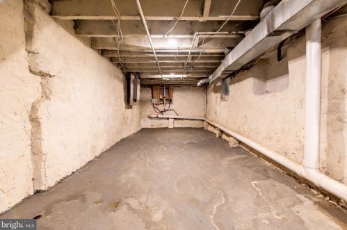 6526 Chew Ave, Philadelphia PA 19120-2332 exterior