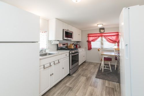 9 Friendship Dr, Salem NH  03079-3016 exterior