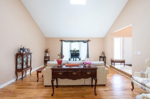 20 Del Prado Dr, Bristol CT  06010-2333 exterior