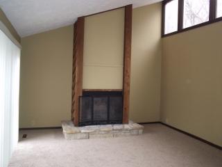 204 Brush Creek Ln, Manhattan KS  66503-3111 exterior