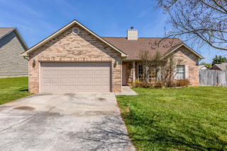 1432 Liz Vista Ct, Maryville, TN 37803-8427