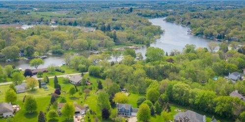 4948 Bayfield Dr, Waterford WI  53185-3376 exterior