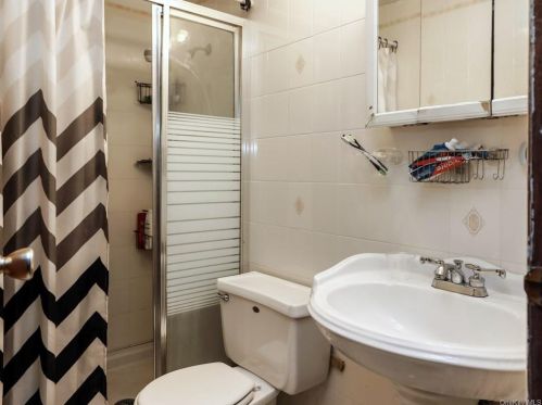 14 Oak Ln, Middletown NY  10940-6914 exterior