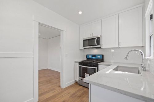 2436 Adriatic Ave, Long Beach CA 90810-3313 exterior