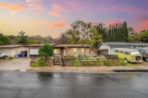 13718 Silver Lake Dr, Poway, CA 92064-3721