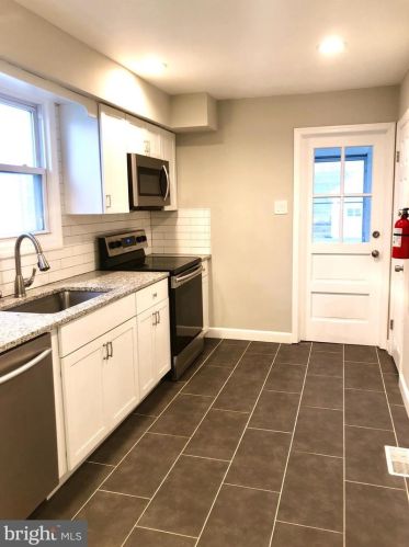 14 Beechwood Ave, Camden NJ  08107-1401 exterior