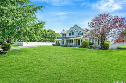 12 Susan Ter, Northport, NY 11768-2357