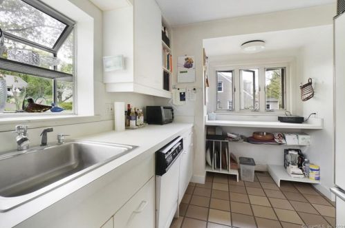 27 Green Hill Rd, North Haven CT  06473-2139 exterior