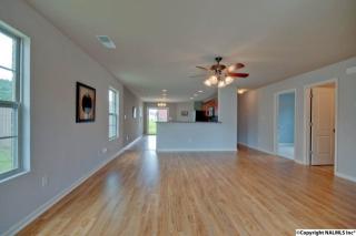 217 Valleyside Dr, Huntsville, AL 35810-1082