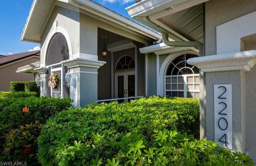 2204 Hampstead Ct, Lehigh Acres, FL 33973-6015