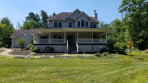 182 Merry Hl Rd, Cresco PA  exterior