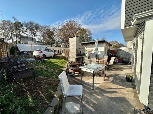 127 Fulton St, Woodbridge NJ  07095-2619 exterior