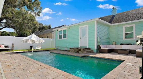3235 6 Ave, Saint Petersburg FL  33712-1415 exterior