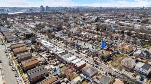 2543 Tiemann Ave, Bronx NY  10469-6111 exterior