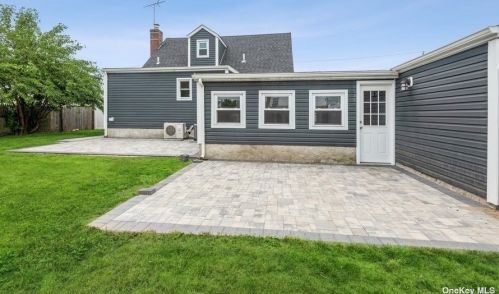 232 44 St, North Lindenhurst NY 11757-2307 exterior