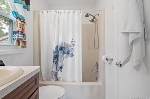 14 Boulder Rdg, Danbury CT  06811-3144 exterior