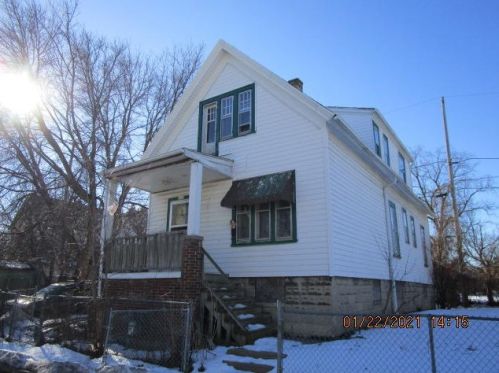 3019 10th Ln, Milwaukee, WI 53206-2703
